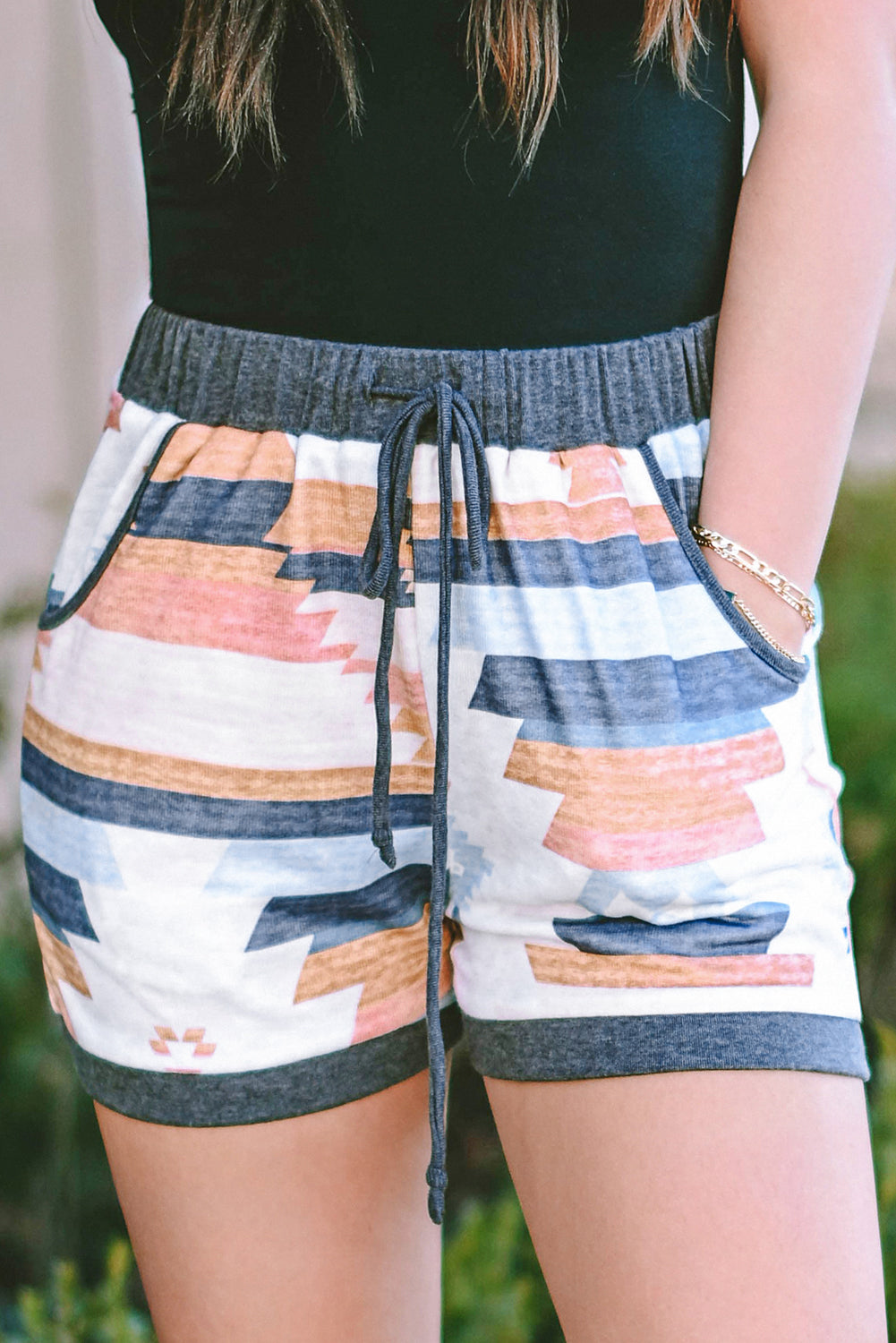 White Casual Geometric Print Drawstring Waist Shorts